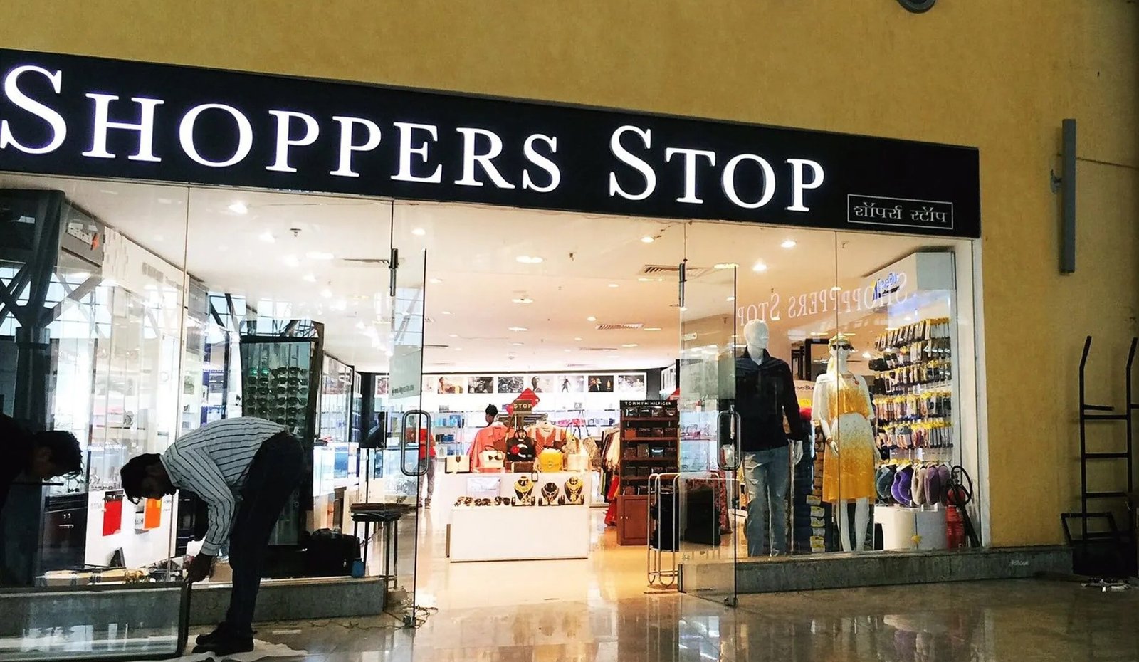 SWOT analysis of Shoppers Stop