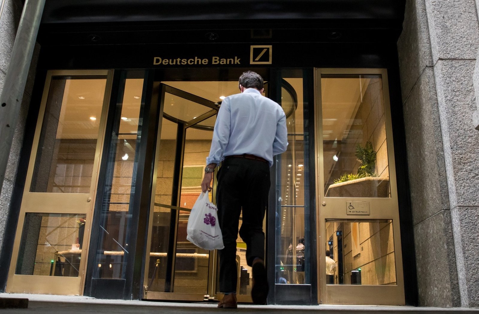 Deutsche Bank Marketing Mix